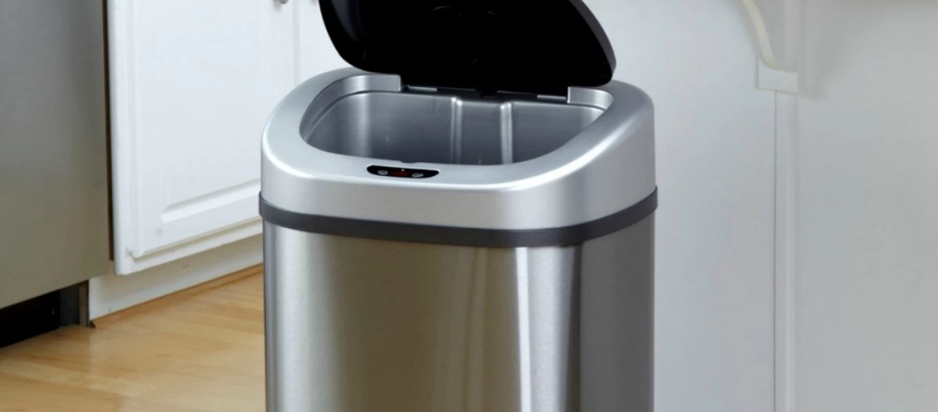 Θα σας «σώσει»: Αυτό είναι το κόλπο για να μην μυρίζουν τα σκουπίδια